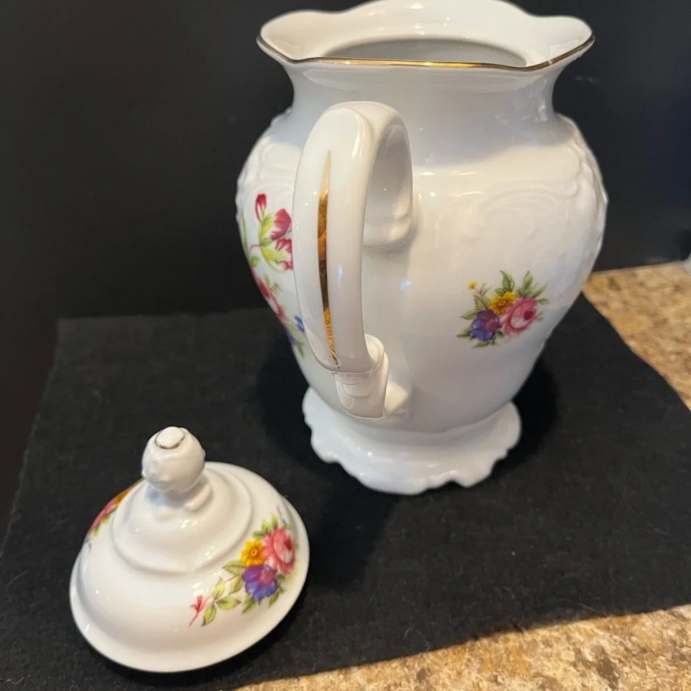 Vintage Royal Kent Floral White Porcelain Teapot Made in Poland 6 cup
